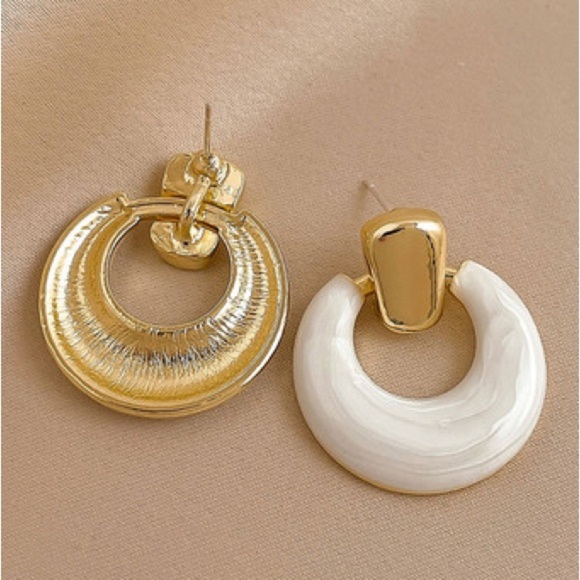 Stylish Chunky Enamel Drops 14K Plated Hollow Circular Pendant Vintage Earrings - Picture 7 of 8